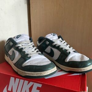 Vintage Green Dunks